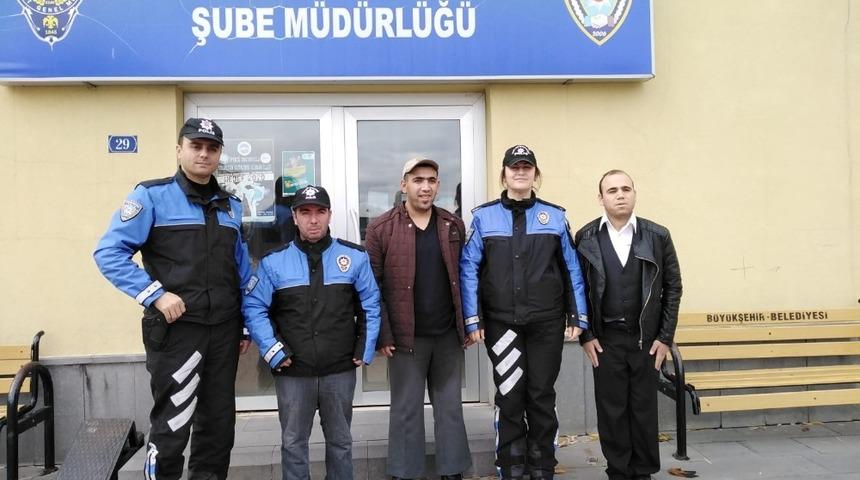 Engelli Gökmen’in polis olma hayallerini Toplum Destekli Polisler gerçekleştirdi