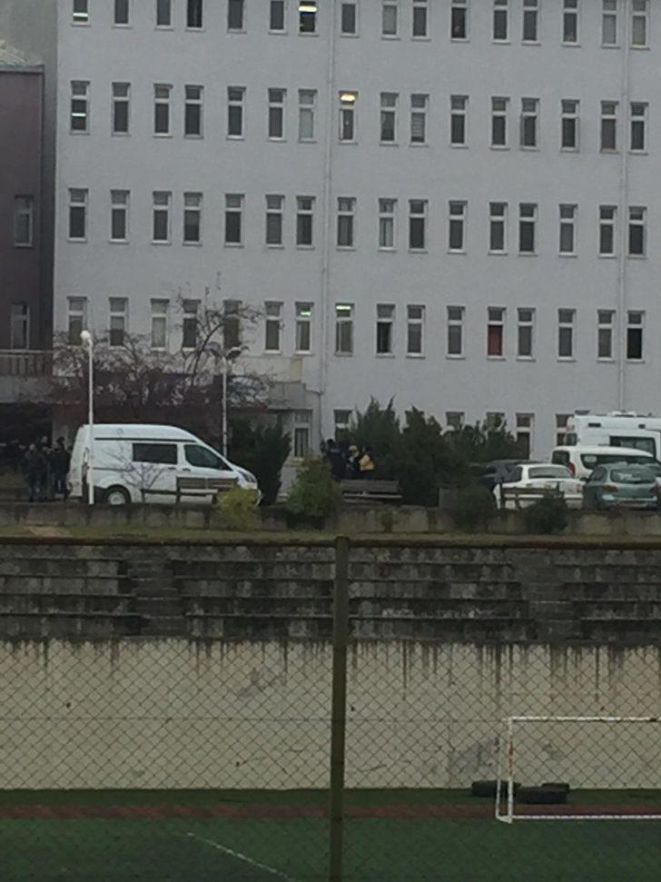 Bartın'da öğretim görevlisi okulun çatısından atlayarak intihar etti G1