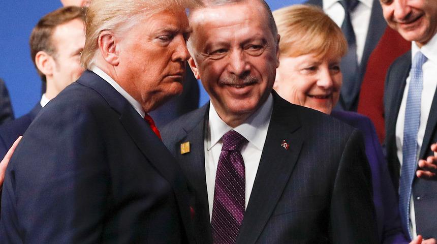Diğer liderlerin kendisiyle alay etmesine kızan Trump zirveyi terk etti!