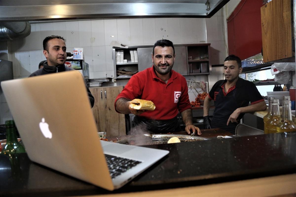 Mersinli tantuni ustaları AA'nın "Yılın Fotoğrafları" oylamasına katıldı