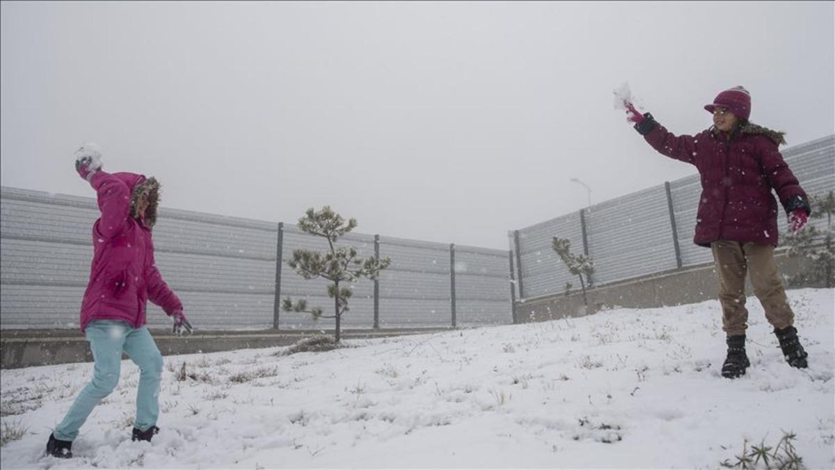 Ankara'da kar yağışı etkili oluyor! Belediye teyakkuzda