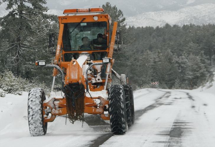 Ankara'da kar yağışı etkili oluyor! Belediye teyakkuzda G5