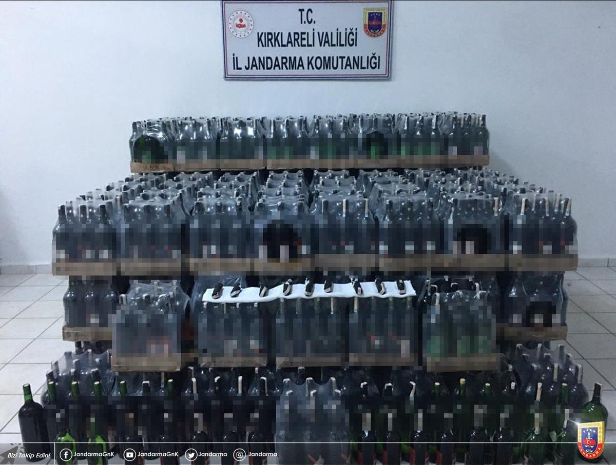 Kırklareli'de 3 bin 281 litre sahte i&ccedil;ki ele ge&ccedil;irildi