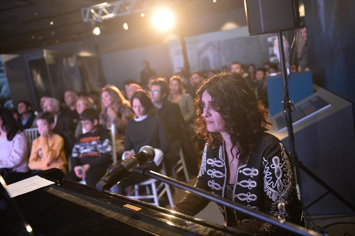 Piyanist Anjelika Akbar'dan arkeoloji m&uuml;zesinde konser