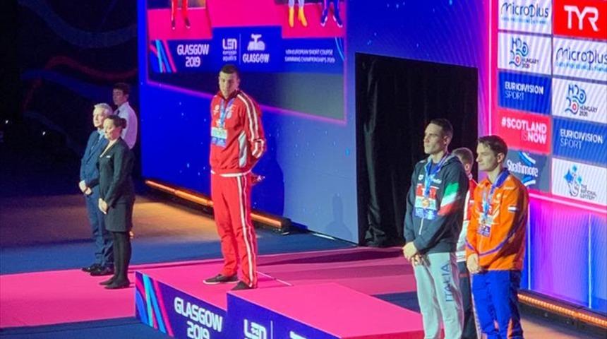 Milli yüzücü Emre Sakçı'dan tarihi başarı