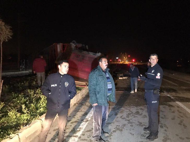 Konya’da pancar yüklü TIR devrildi! Karayolu tarlaya döndü! G3