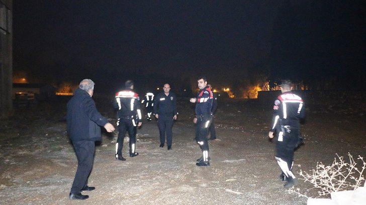 Adıyaman'da polisi gören hırsızlar çaldıkları malzemeleri bırakıp kaçtı G2