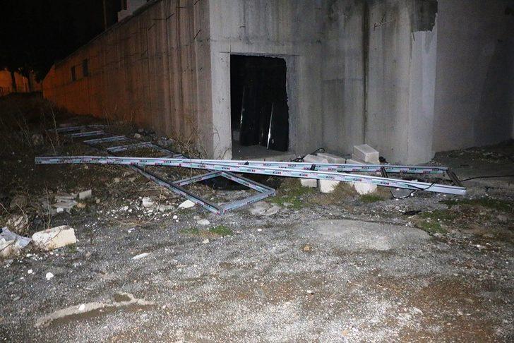 Adıyaman'da polisi gören hırsızlar çaldıkları malzemeleri bırakıp kaçtı G4