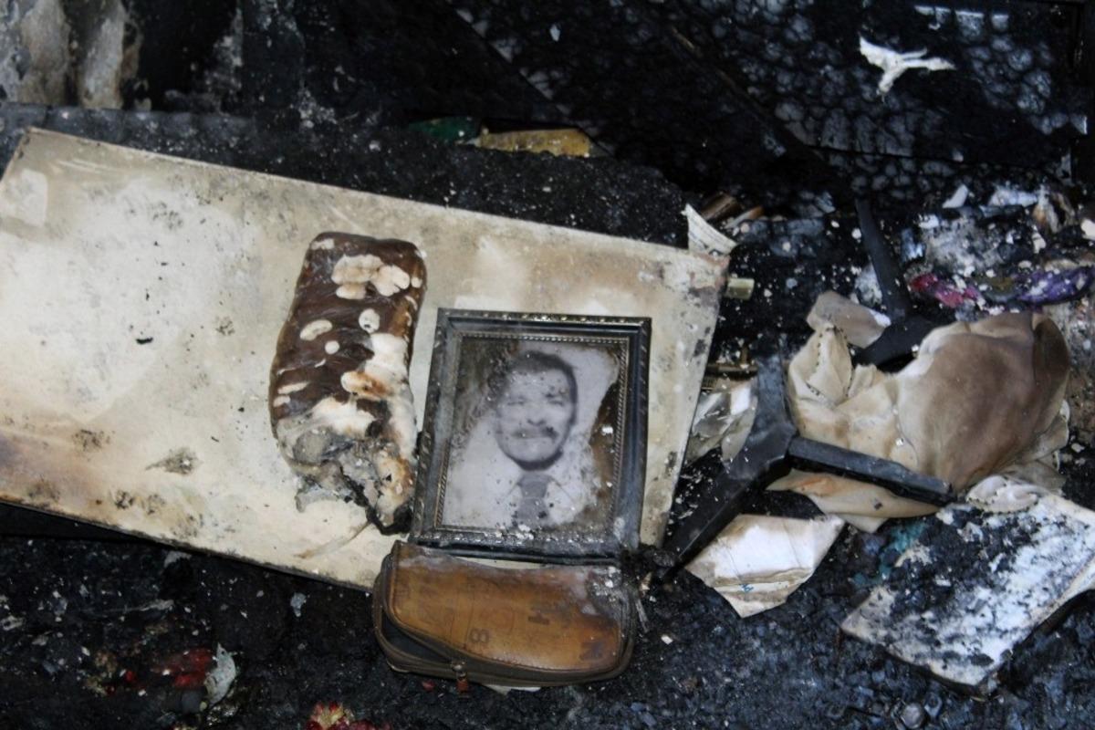 Kendi evini yakmak ve cinayet iddiasıyla tutuklandı