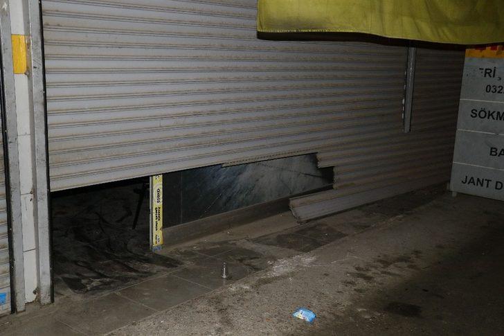 Hırsızlar çaldıkları para kasasını polisi görünce yol kenarına atıp kaçtı G3