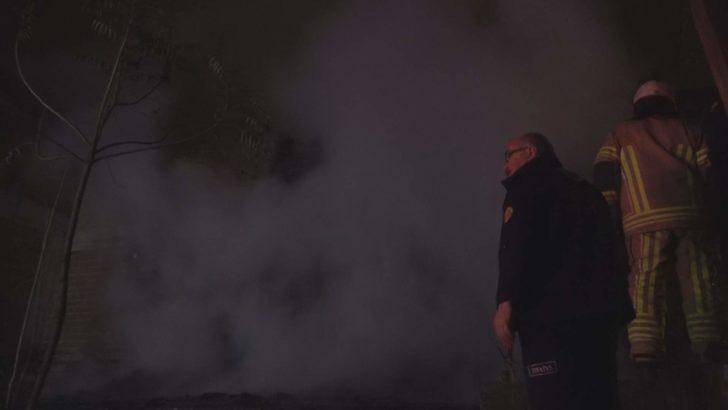 Bursa'da korku dolu anlar! Çöp dolu ev yandı G2