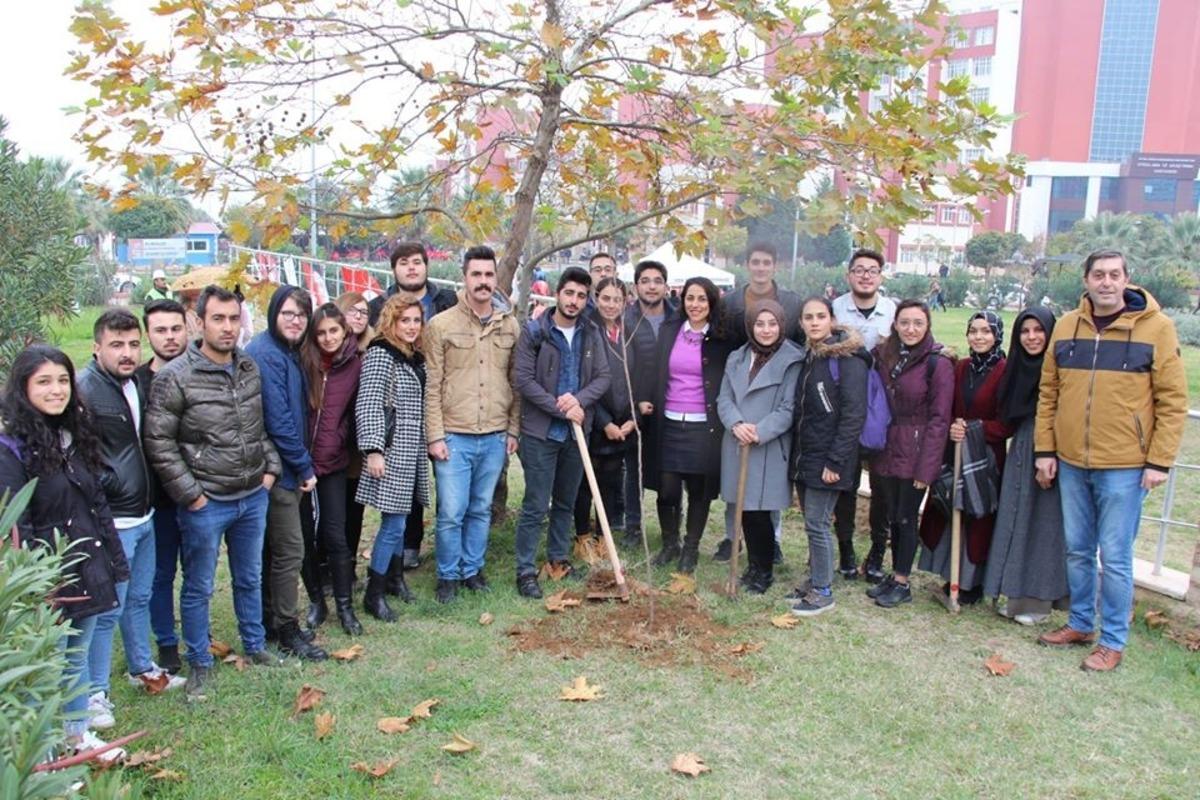 AD&Uuml;&rsquo;l&uuml; &ouml;ğrenciler fidan dikme şenliğinde buluştu
