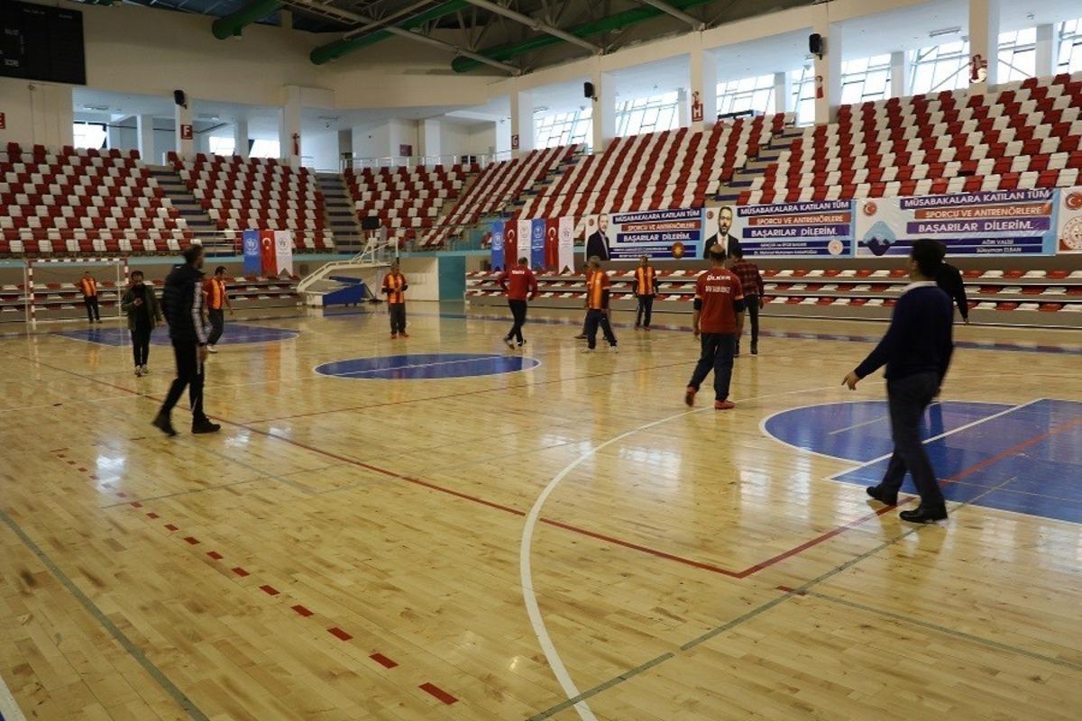 Engellilerle ma&ccedil; yaptılar