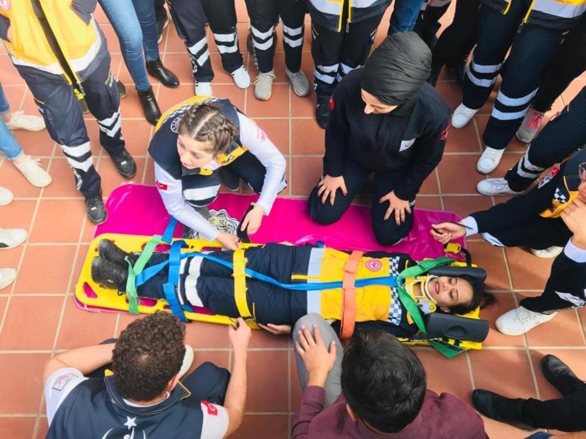 &Uuml;niversite de&ldquo;112 Acil Sağlık Hizmetleri Haftası&rdquo; etkinliği d&uuml;zenlendi