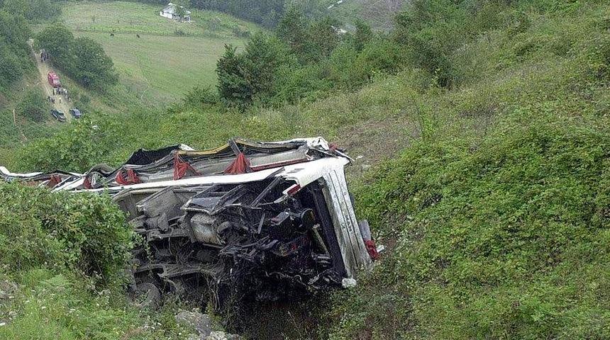 Hindistan'da trafik kazası: 9 ölü, 10 yaralı