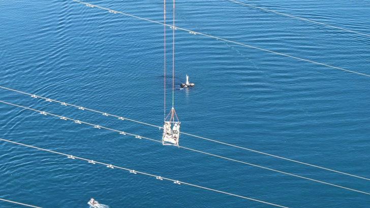 İstanbul Boğazı'nda ölüme meydan okuyorlar... 280 metre yükseklik, 400 volt elektrik G1