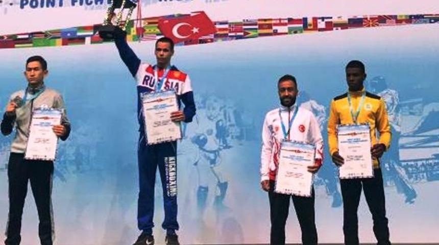 B&uuml;y&uuml;kşehirin milli sporcusu Kick Boks&rsquo;ta d&uuml;nya &uuml;&ccedil;&uuml;nc&uuml;s&uuml; oldu