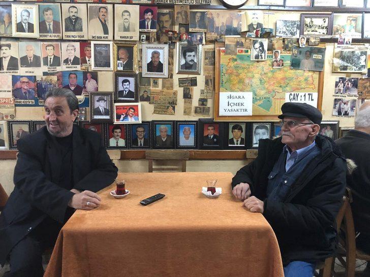 Adana'da ilginç kıraathane... Ölen hemşehrilerinin fotoğraflarını duvara asıyor G4