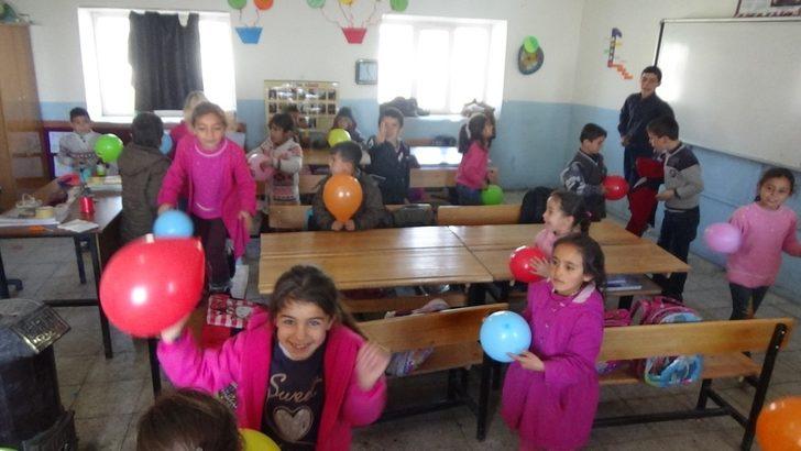 Üniversite öğrencileri minik yürekleri sevindirdi G4