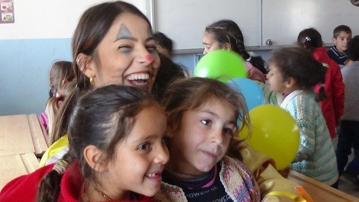 Üniversite öğrencileri minik yürekleri sevindirdi G5