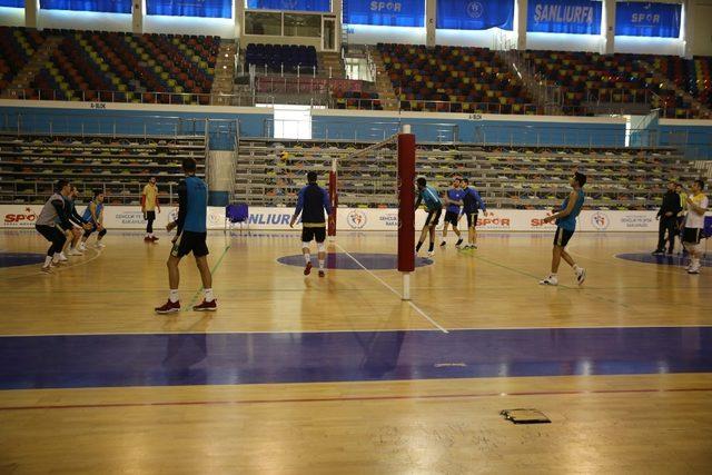 Haliliye Voleybol Takımı hazırlıklarını sürdürüyor