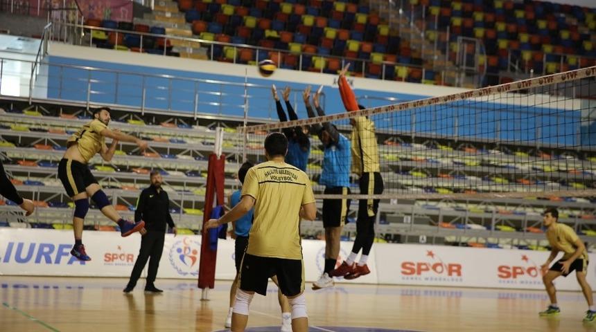 Haliliye Voleybol Takımı hazırlıklarını s&uuml;rd&uuml;r&uuml;yor