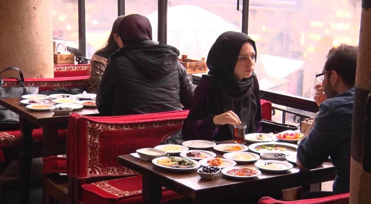 Diyarbakır'da serpme kahvaltıda 'israf' tartışması