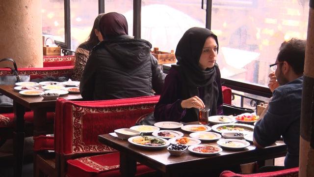 Diyarbakır'da serpme kahvaltıda 'israf' tartışması