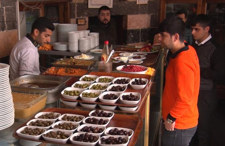 Diyarbakır'da serpme kahvaltıda 'israf' tartışması G5