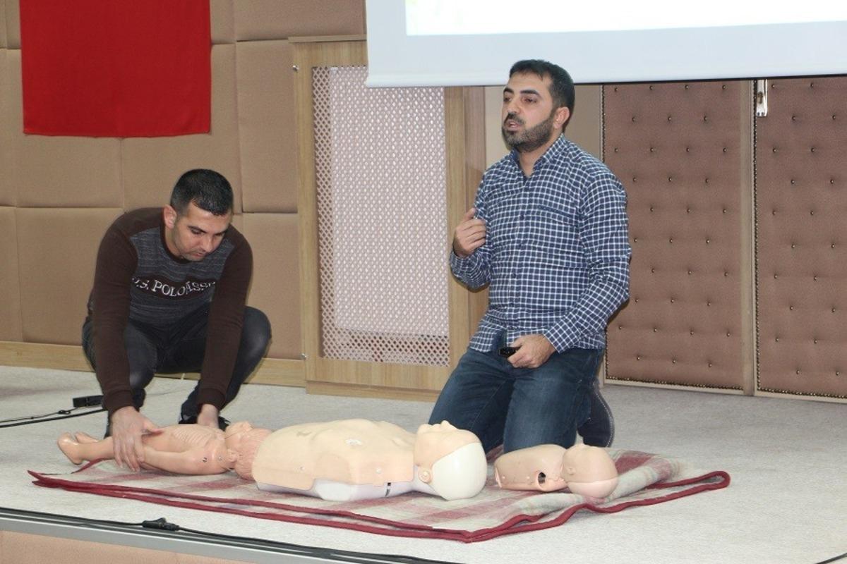Elazığ&rsquo;da muhtar ve &ouml;ğretmenlere ilk yardım eğitimi
