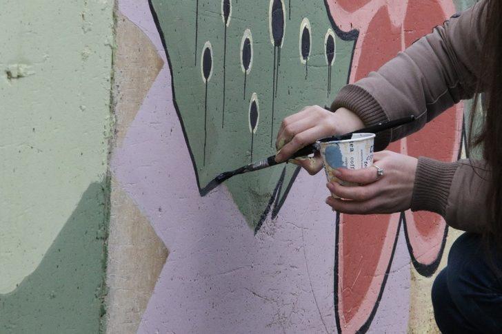 (Özel) Hem ders yaptılar hem de mahalleye renk kattılar G5