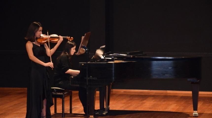 Do&ccedil;. &Ouml;zlem S&uuml;mer&rsquo;in &ouml;ğrencilerinden resital