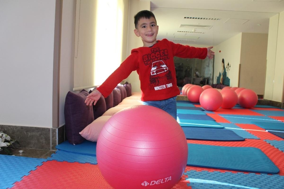 900 gram doğdu, yaşam savaşını kazandı, şimdi 5 yaşında