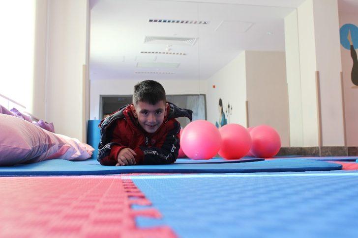 900 gram doğdu, yaşam savaşını kazandı, şimdi 5 yaşında G3