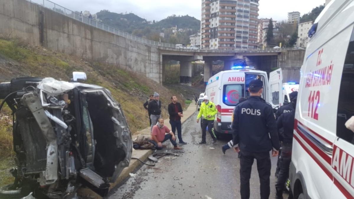 Yoldan &ccedil;ıkan otomobil takla attı: 3 yaralı