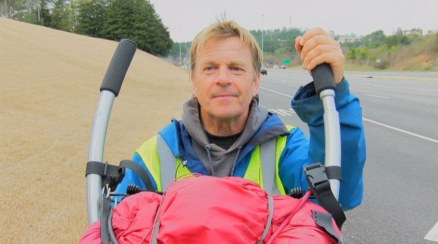 İngiliz yazar, 435 gündür yardım için yürüyor