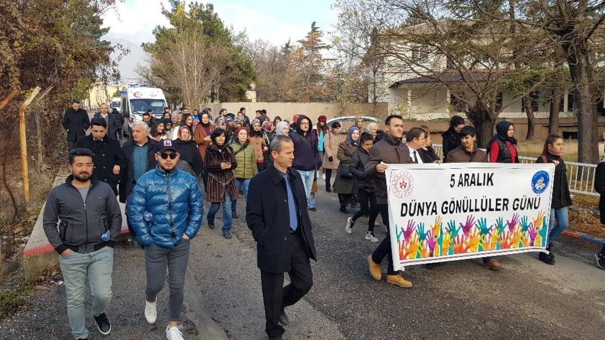 D&uuml;nya G&ouml;n&uuml;ll&uuml;ler G&uuml;n&uuml; y&uuml;r&uuml;y&uuml;ş&uuml;