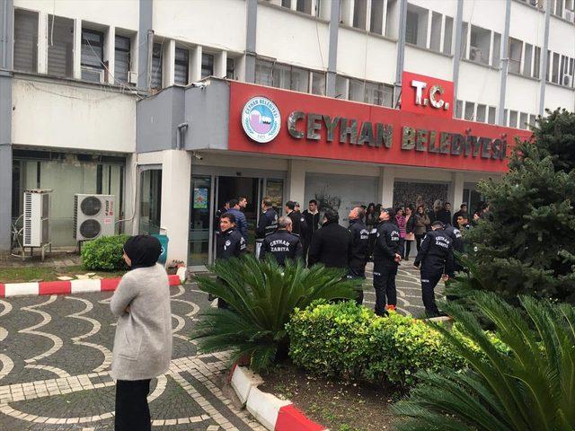Adana'da Ceyhan Belediye binasında çıkan yangın söndürüldü<br />
