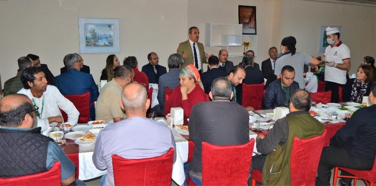 Sağlık M&uuml;d&uuml;r&uuml; Bah&ccedil;acı, engelli &ccedil;alışanlarla bir araya geldi