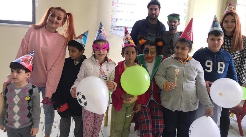 &Uuml;niversitelilerden &ldquo;Hayatı Paylaşmak i&ccedil;in Engel Yok&rdquo; etkinliği