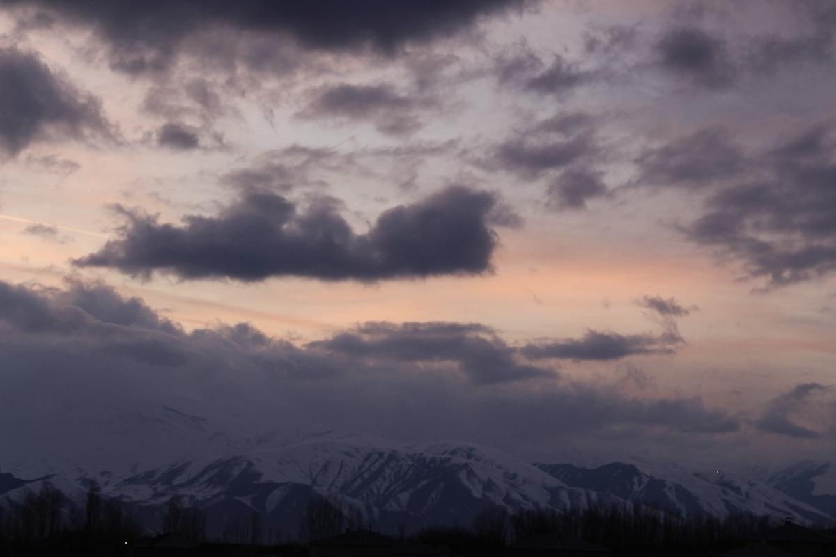 Y&uuml;ksekova&rsquo;da karlı dağlarla bulutların g&ouml;rsel ş&ouml;leni