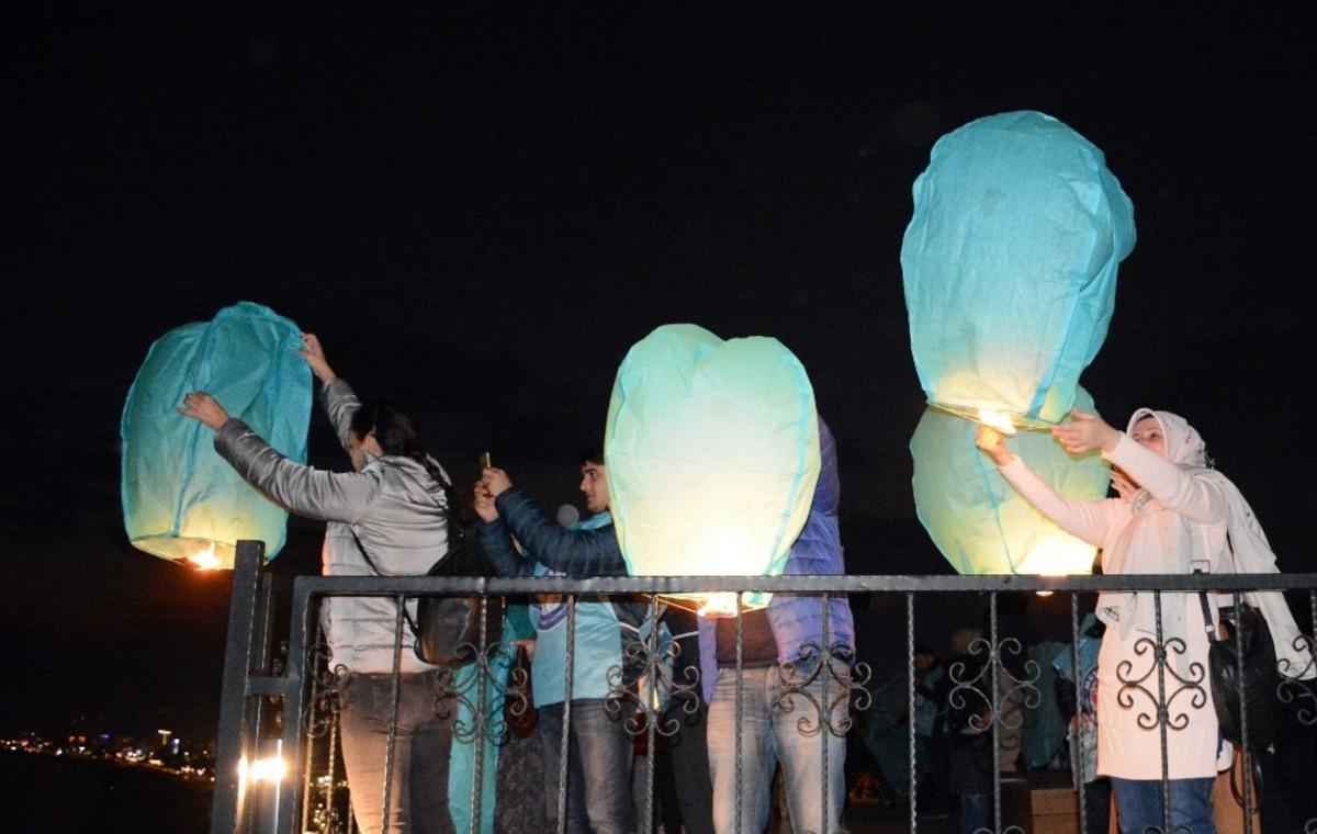 Engelsiz bir d&uuml;nya i&ccedil;in dilek feneri u&ccedil;urdular