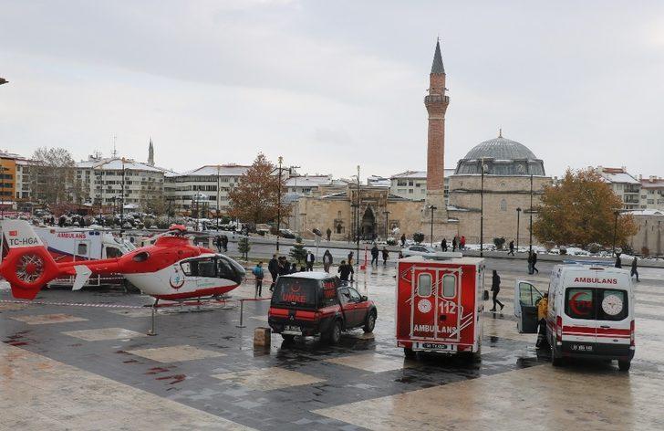 Kent merkezine inen hava ambulansı görücüye çıktı G3