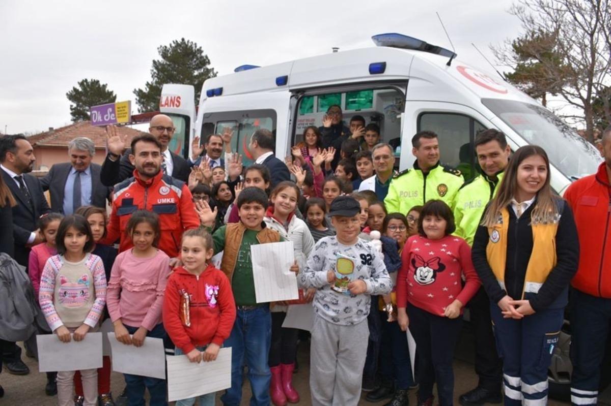 &Ouml;ğrenciler ambulans sistemiyle ilgili bilgilendirildi