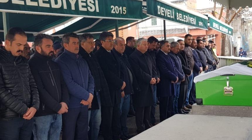 Develi Belediyesi K&uuml;lt&uuml;r M&uuml;d&uuml;r&uuml; Ali Orhan&rsquo;ın Annesi Gazi Mezarlığına Defnedildi