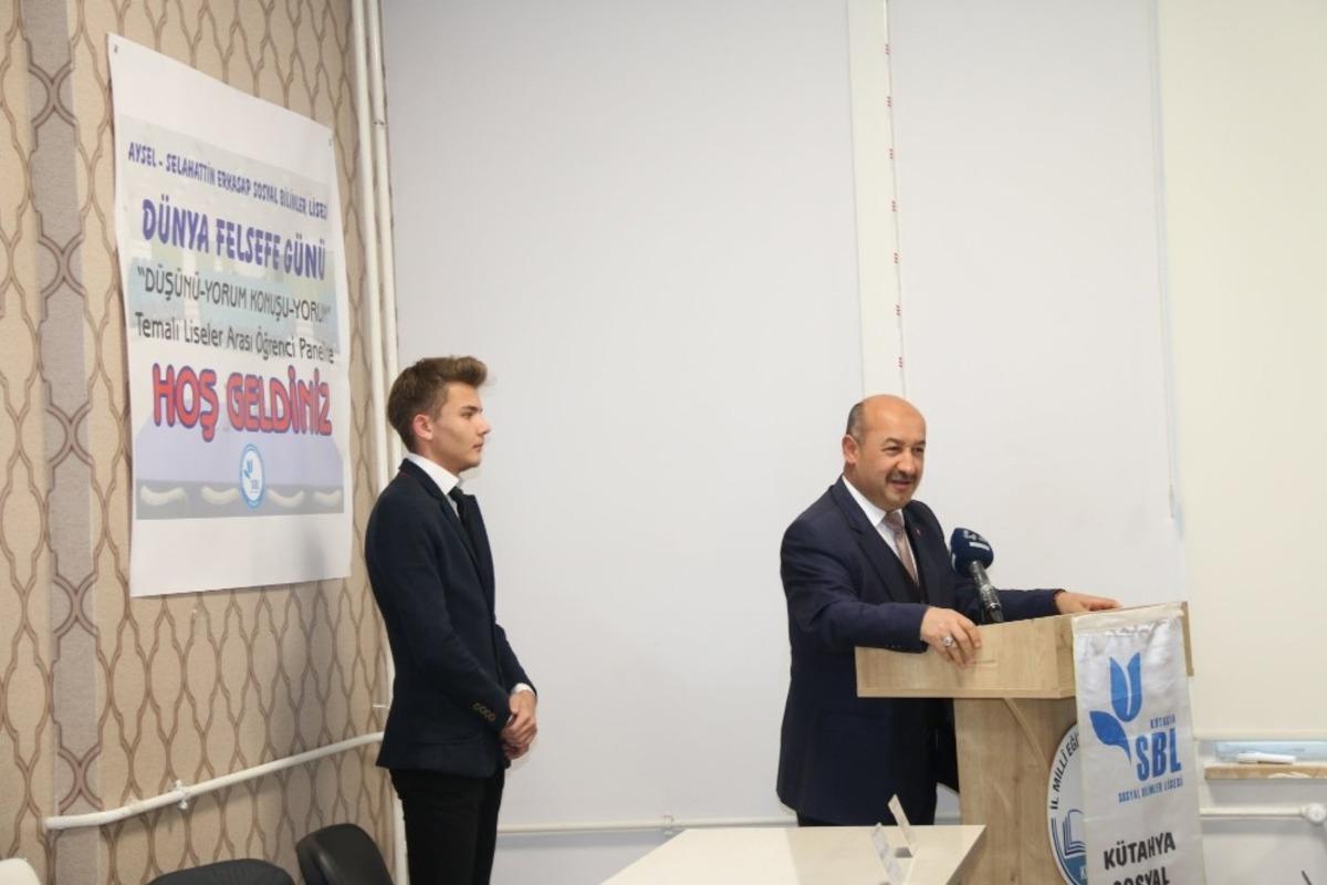 K&uuml;tahya&rsquo;da &lsquo;D&uuml;ş&uuml;n&uuml;-Yorum, Konuşu-Yorum&rsquo; temalı liseler arası &ouml;ğrenci paneli