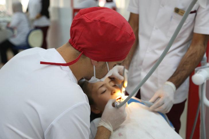 Sivas'ta 35 bin öğrenciye ücretsiz diş tedavisi G3