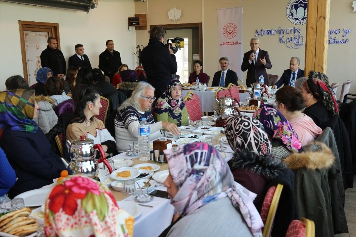 &Ouml;zel gereksinimli bireylerle kahvaltıda buluşuldu