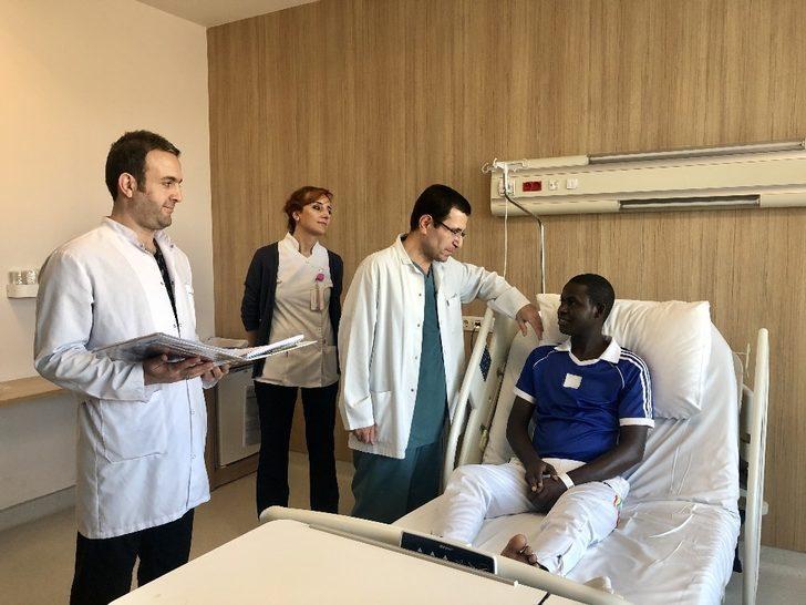 Yemek borusu kapandığı için beslenemeyen Nijeryalı hasta Türkiye’de sağlığına kavuştu G3