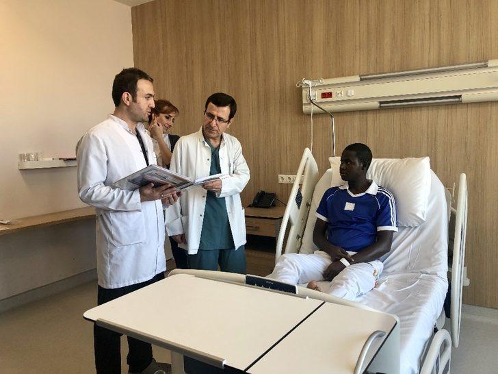 Yemek borusu kapandığı için beslenemeyen Nijeryalı hasta Türkiye’de sağlığına kavuştu G4